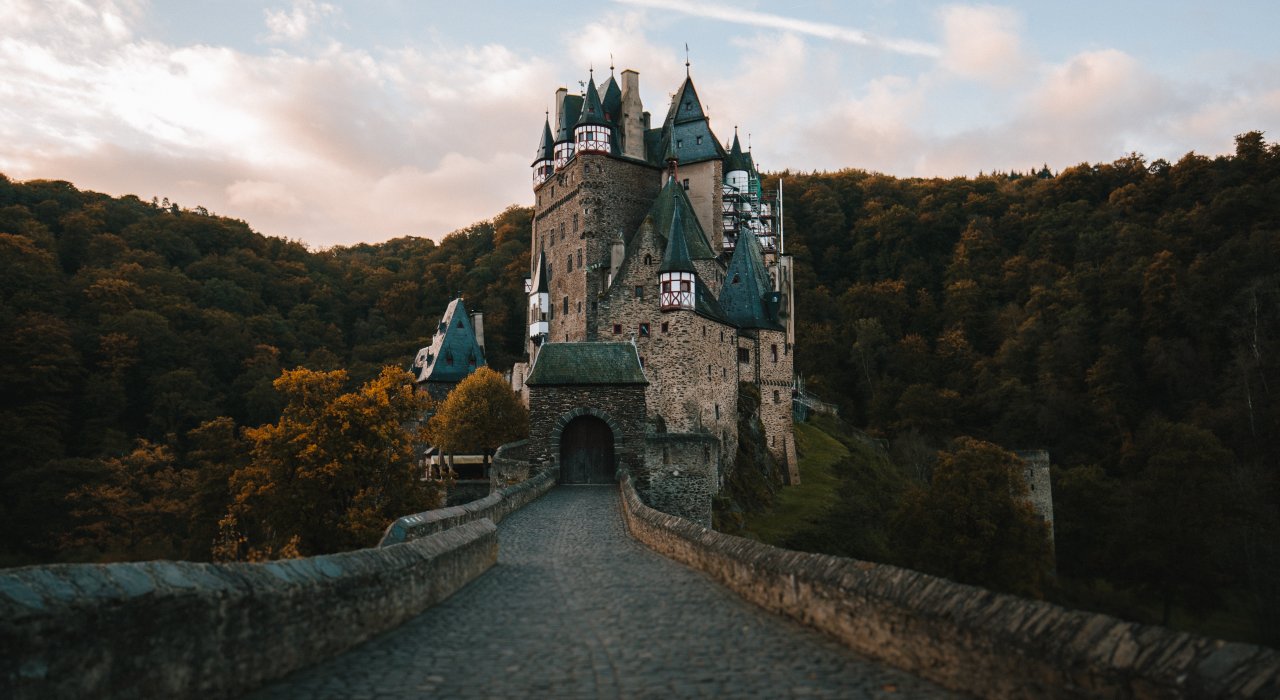 Burg mit Landschaft